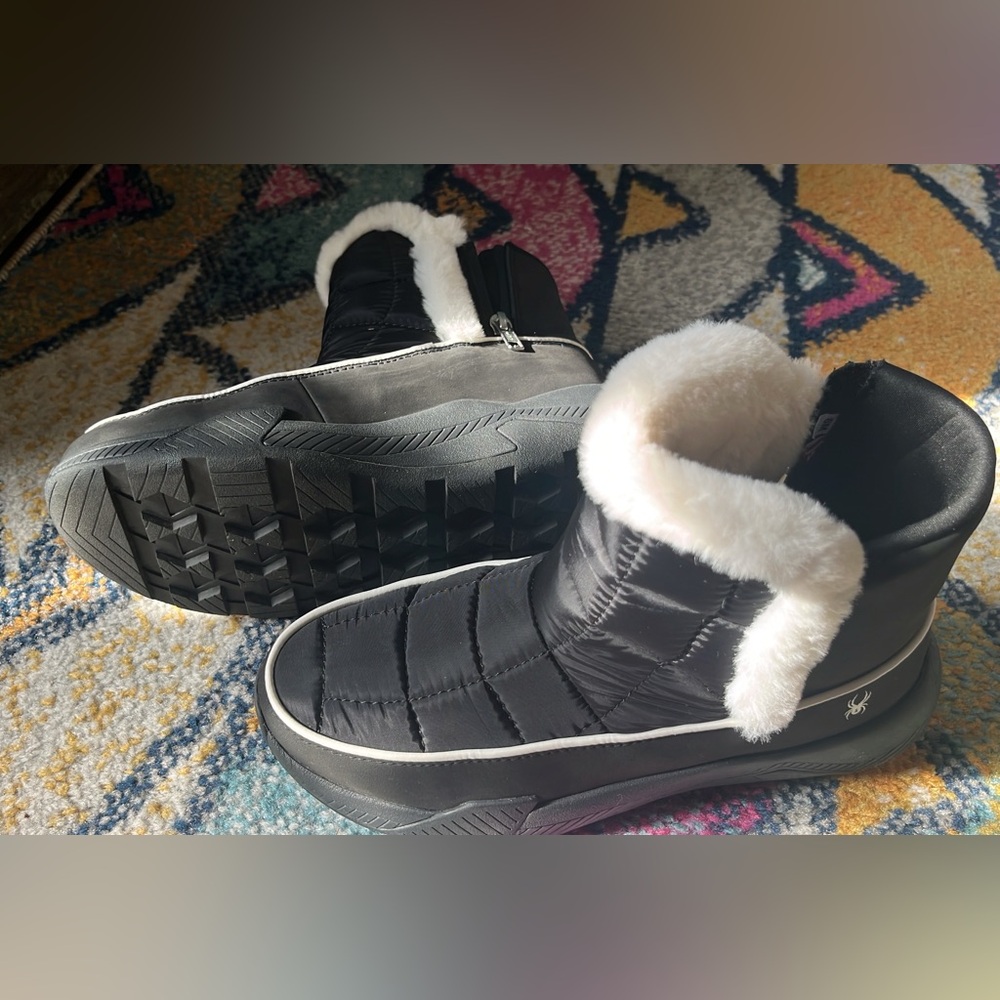 Spyder Black Winter Boots with White Fur Trim